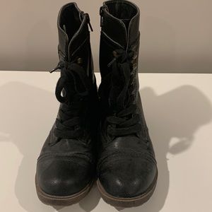 Combat boots